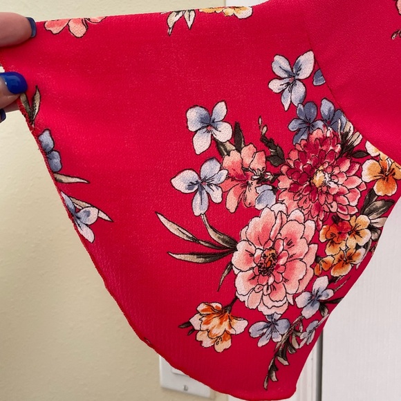 FIRST LOVE FLORAL TOP. HOT PINK FLOWY, BOHO, HAWAIIAN TOP. LIKE NEW! - Picture 4 of 12